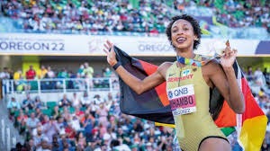 费城费城人在 2023 年连克强敌闯入季后赛，展现“费城强攻”本色